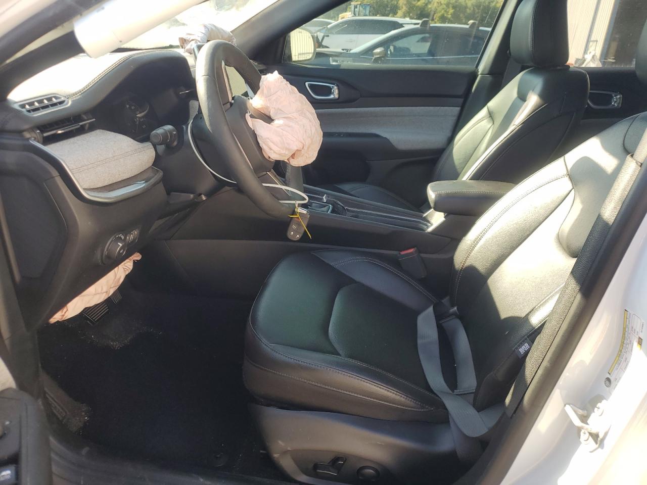 2024 Jeep Compass Latitude Lux VIN: 3C4NJDFN2RT126051 Lot: 92736695