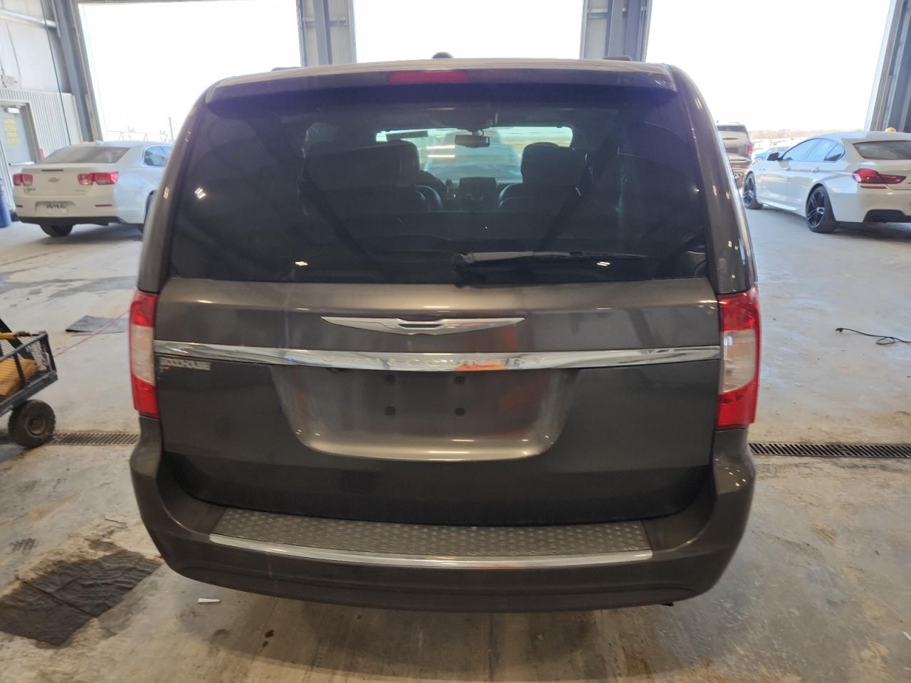 2016 Chrysler Town & Country Touring L VIN: 2C4RC1CG8GR221830 Lot: 92297555