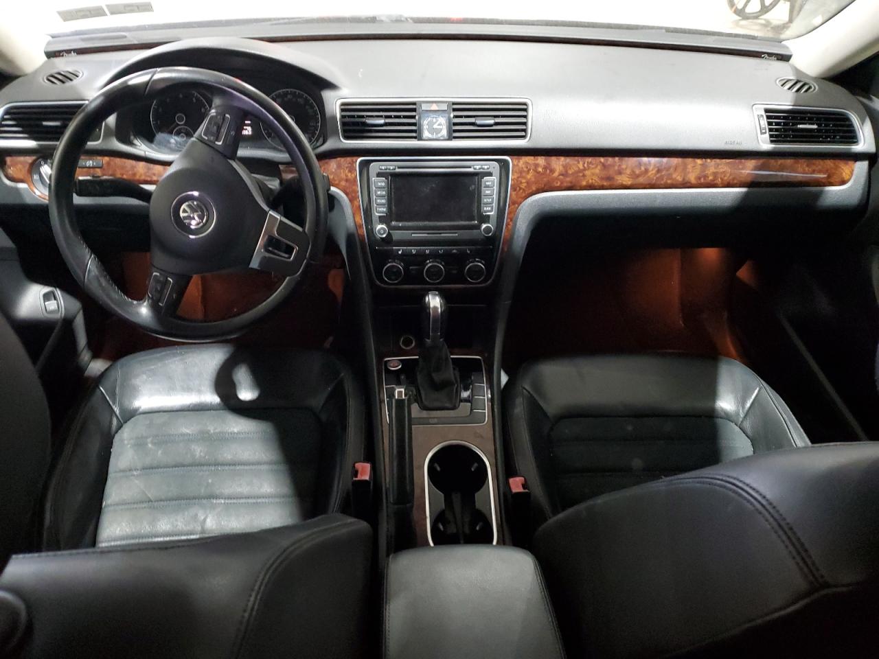 2013 Volkswagen Passat Sel VIN: 1VWCM7A32DC010887 Lot: 92842785