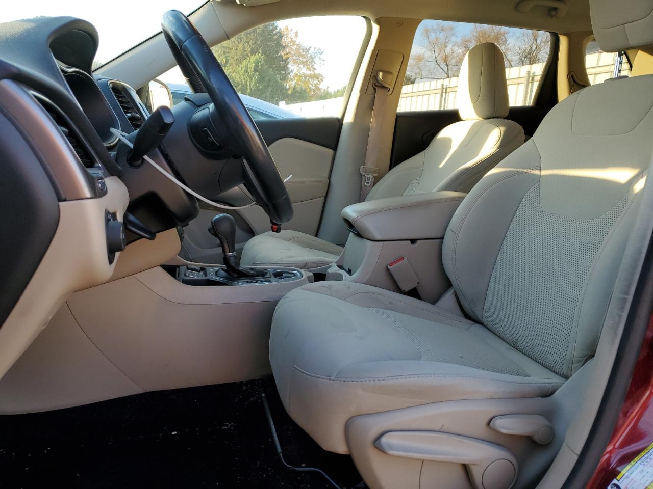 2019 Jeep Cherokee Latitude VIN: 1C4PJLCX6KD243670 Lot: 91562705