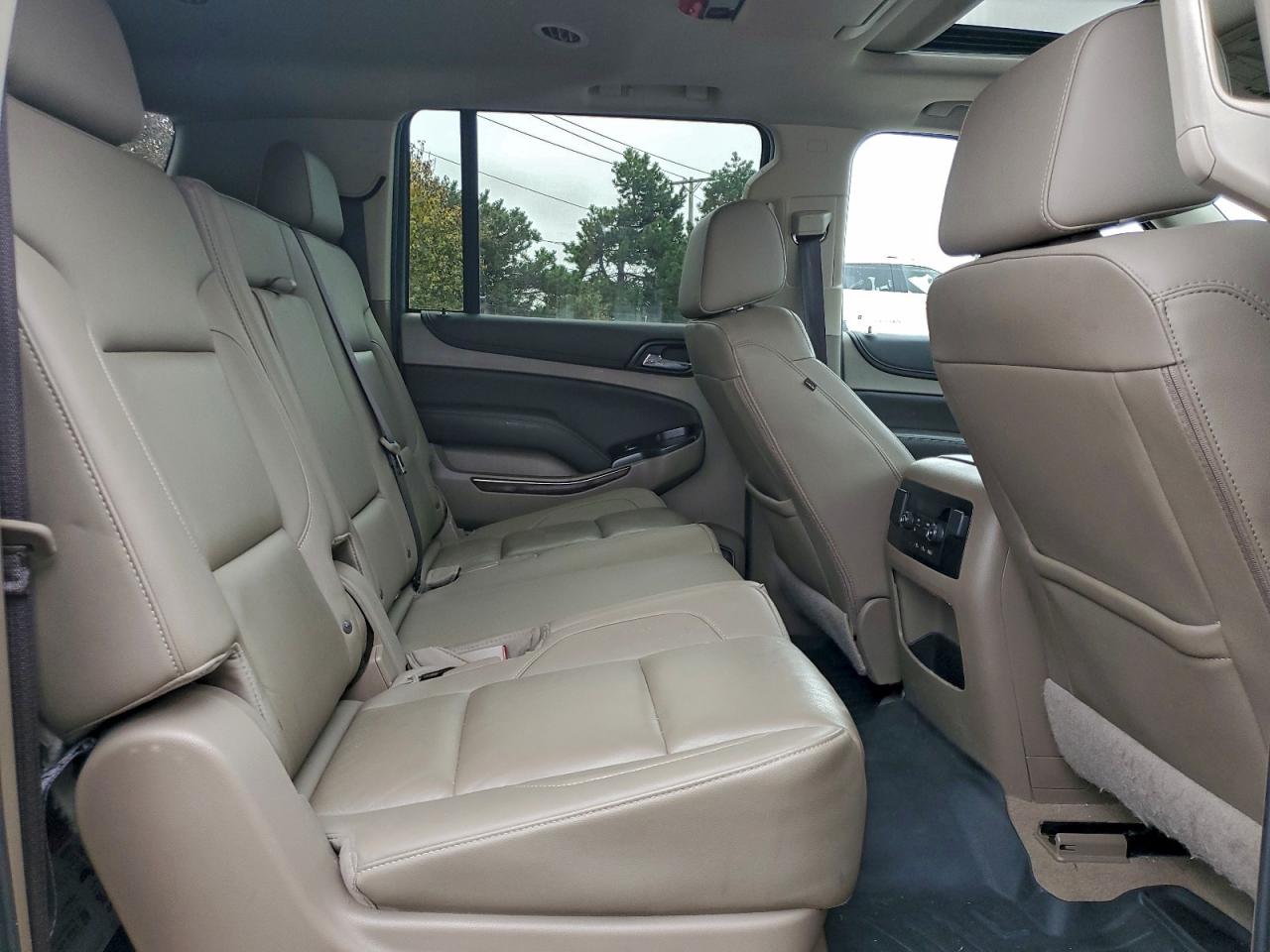 2019 Chevrolet Suburban K1500 Lt VIN: 1GNSKHKCXKR312468 Lot: 94112375