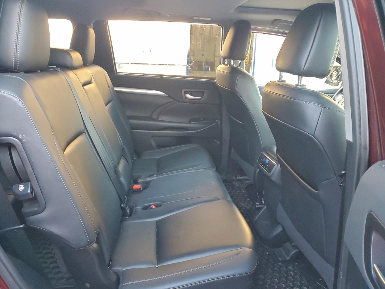 2019 Toyota Highlander Se VIN: 5TDJZRFHXKS939510 Lot: 91761025