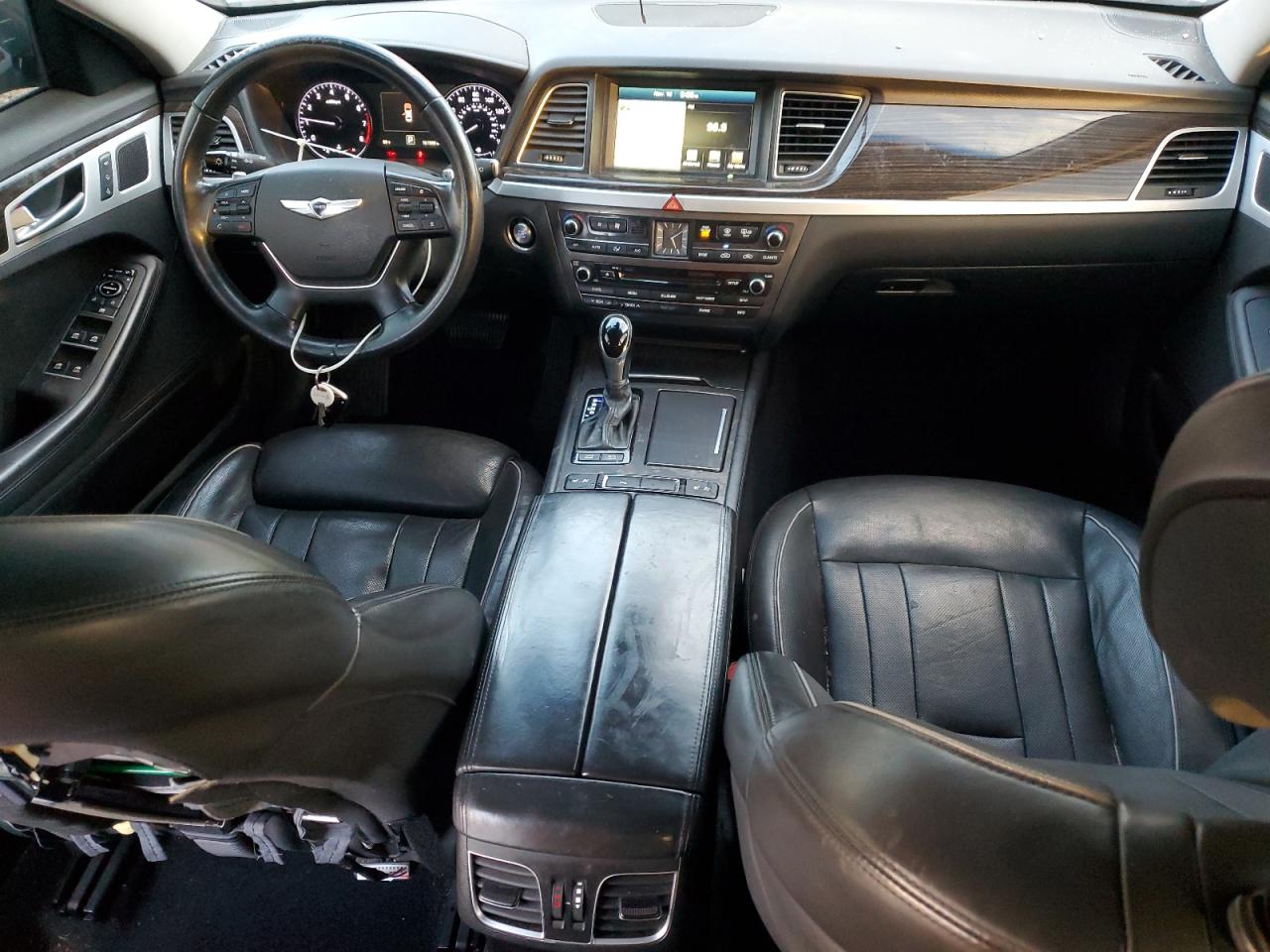 2015 Hyundai Genesis 3.8L VIN: KMHGN4JE2FU061770 Lot: 93360125