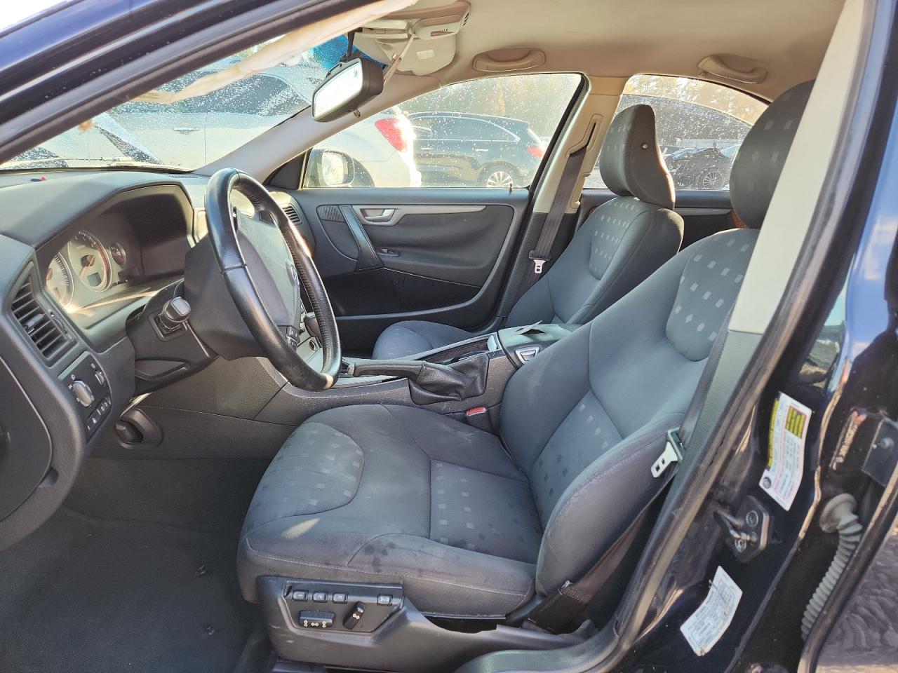 2005 Volvo S60 2.5T VIN: YV1RS592352440786 Lot: 92677195