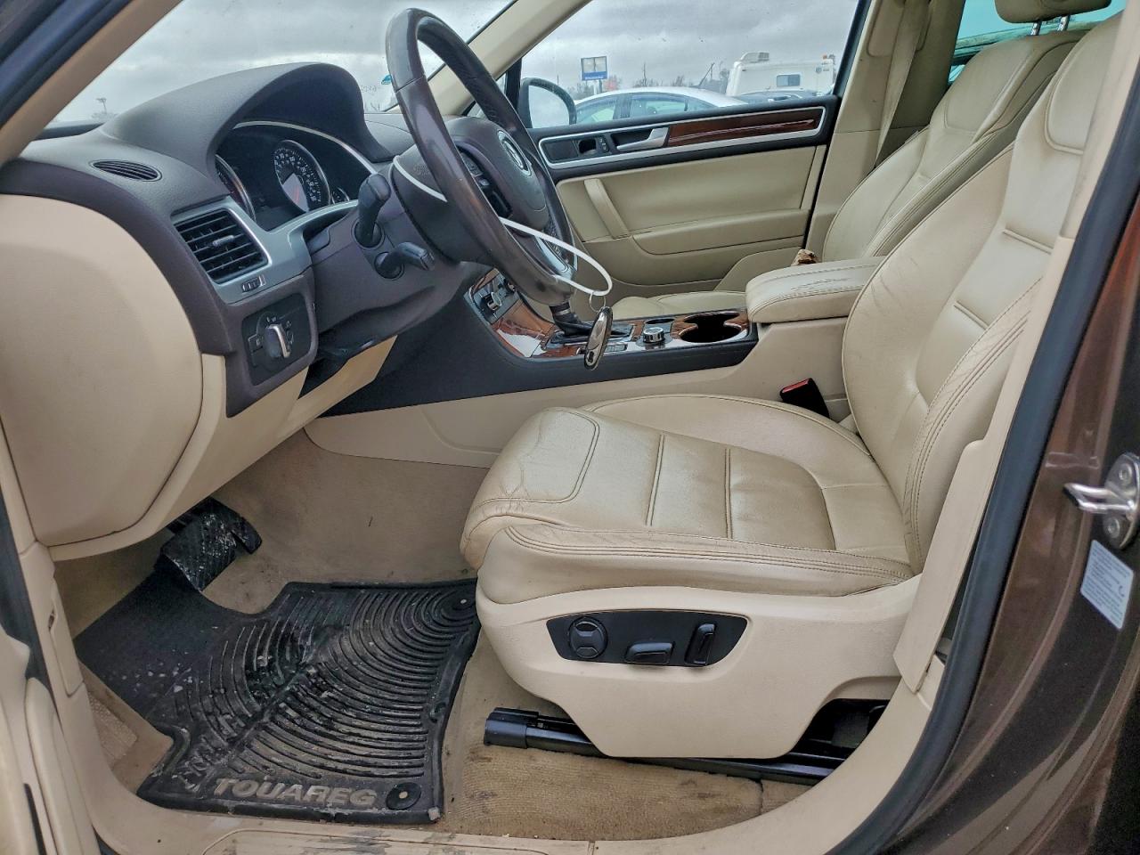 2011 Volkswagen Touareg V6 VIN: WVGFF9BP8BD007342 Lot: 93182655