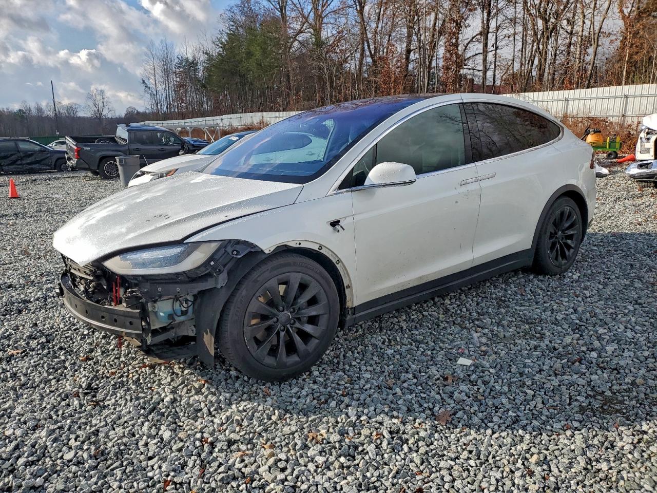 2017 Tesla Model X VIN: 5YJXCBE29HF064370 Lot: 94323105