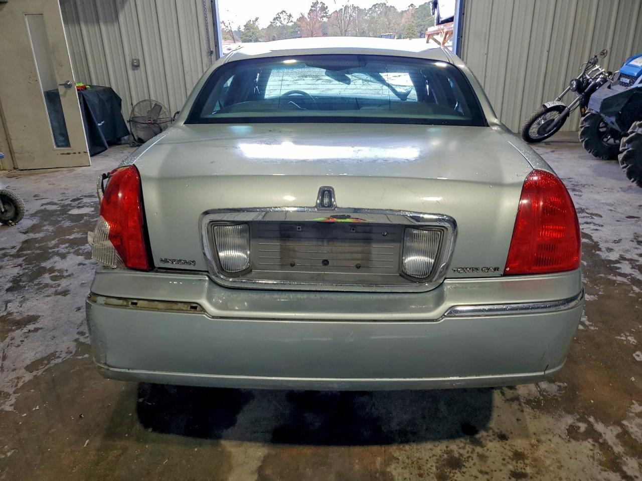 2007 Lincoln Town Car Signature VIN: 1LNHM81W07Y631105 Lot: 93705915