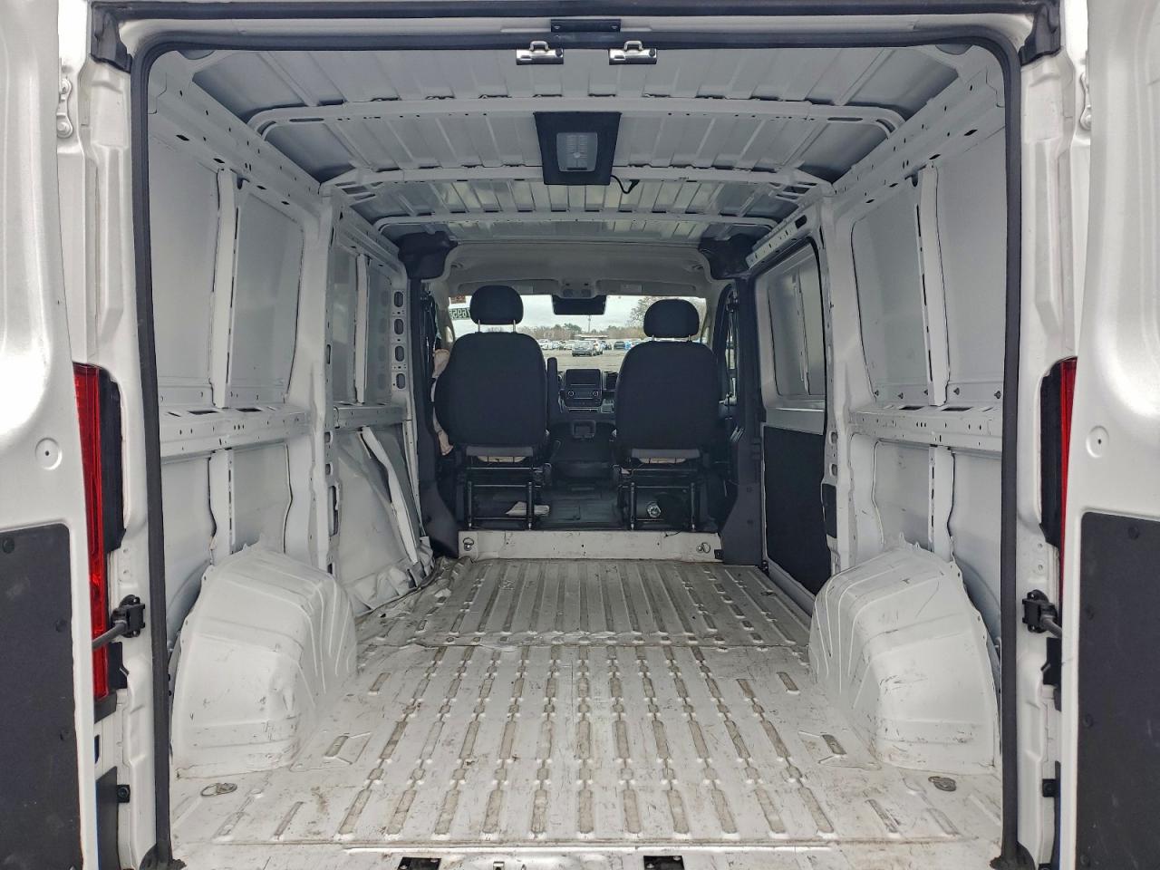 2025 Ram Promaster 2500 Delivery Van VIN: 3C6LRVVG1SE513765 Lot: 92927695