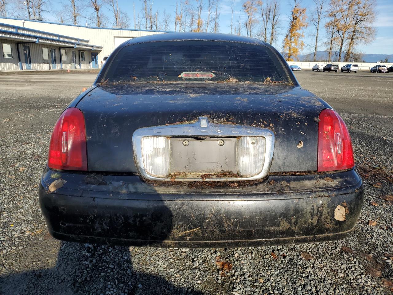 2000 Lincoln Town Car Signature VIN: 1LNHM82W02Y658490 Lot: 93503005