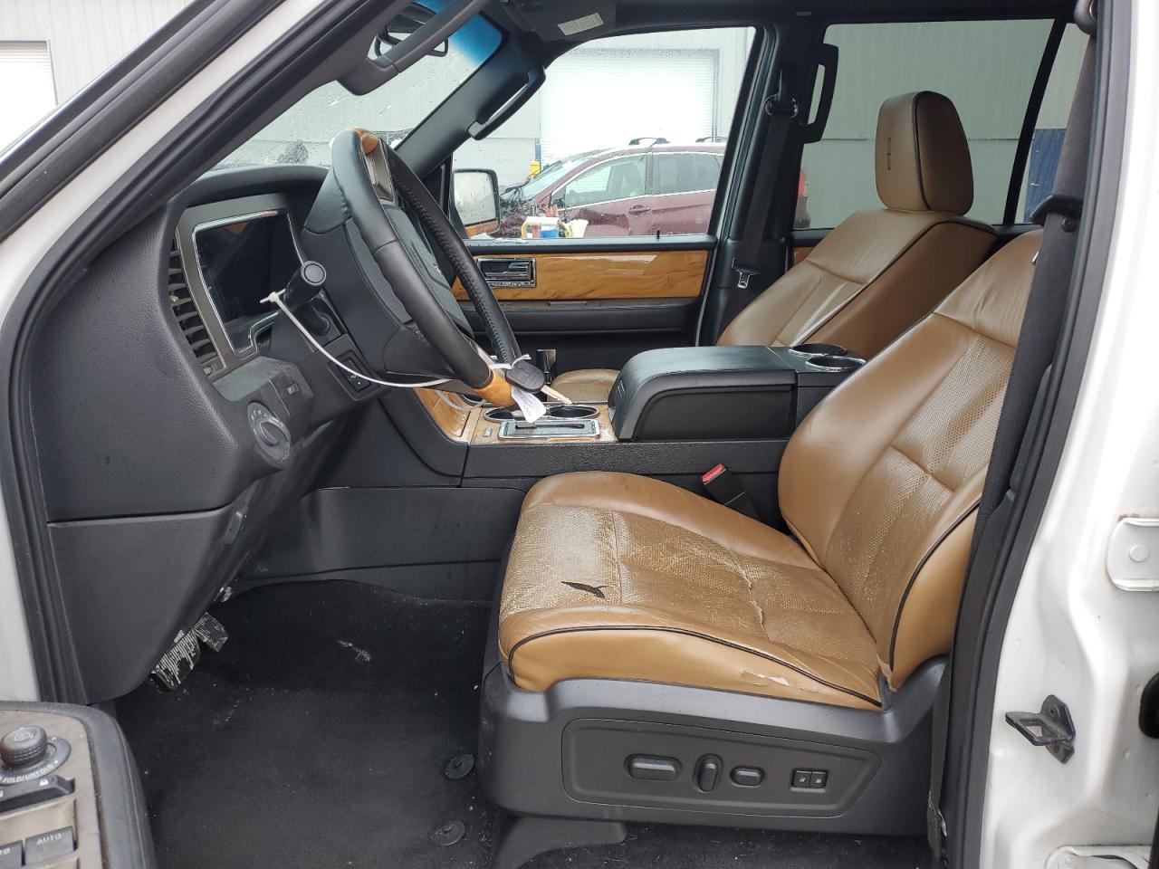 2011 Lincoln Navigator VIN: 5LMJJ2H52BEJ05649 Lot: 92281835