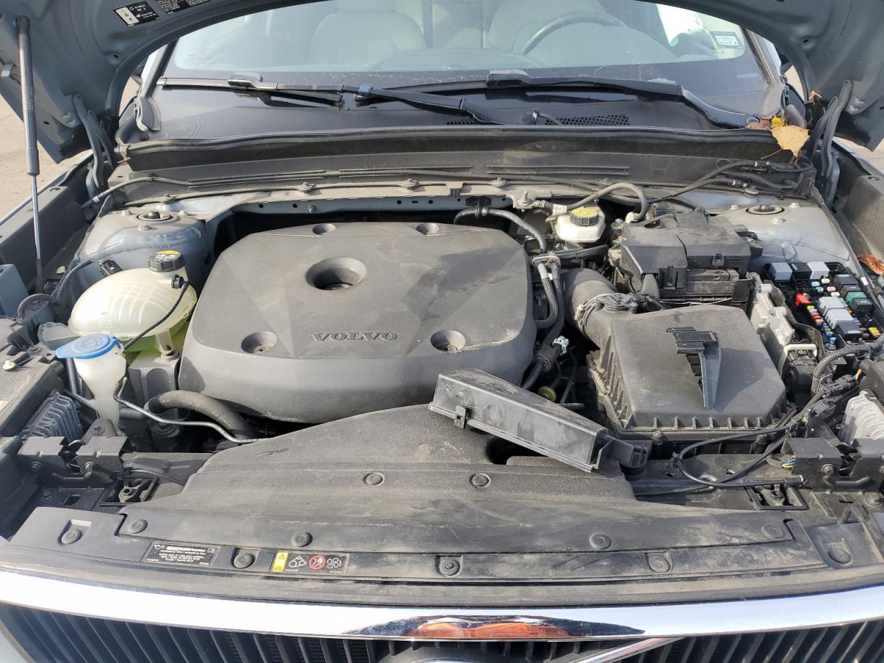 2020 Volvo Xc40 T5 Momentum VIN: YV4162UK5L2325825 Lot: 91810395