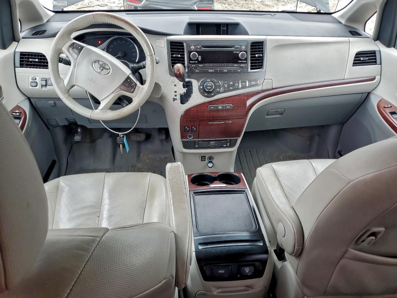 2012 Toyota Sienna Xle VIN: 5TDYK3DCXCS189745 Lot: 93696885