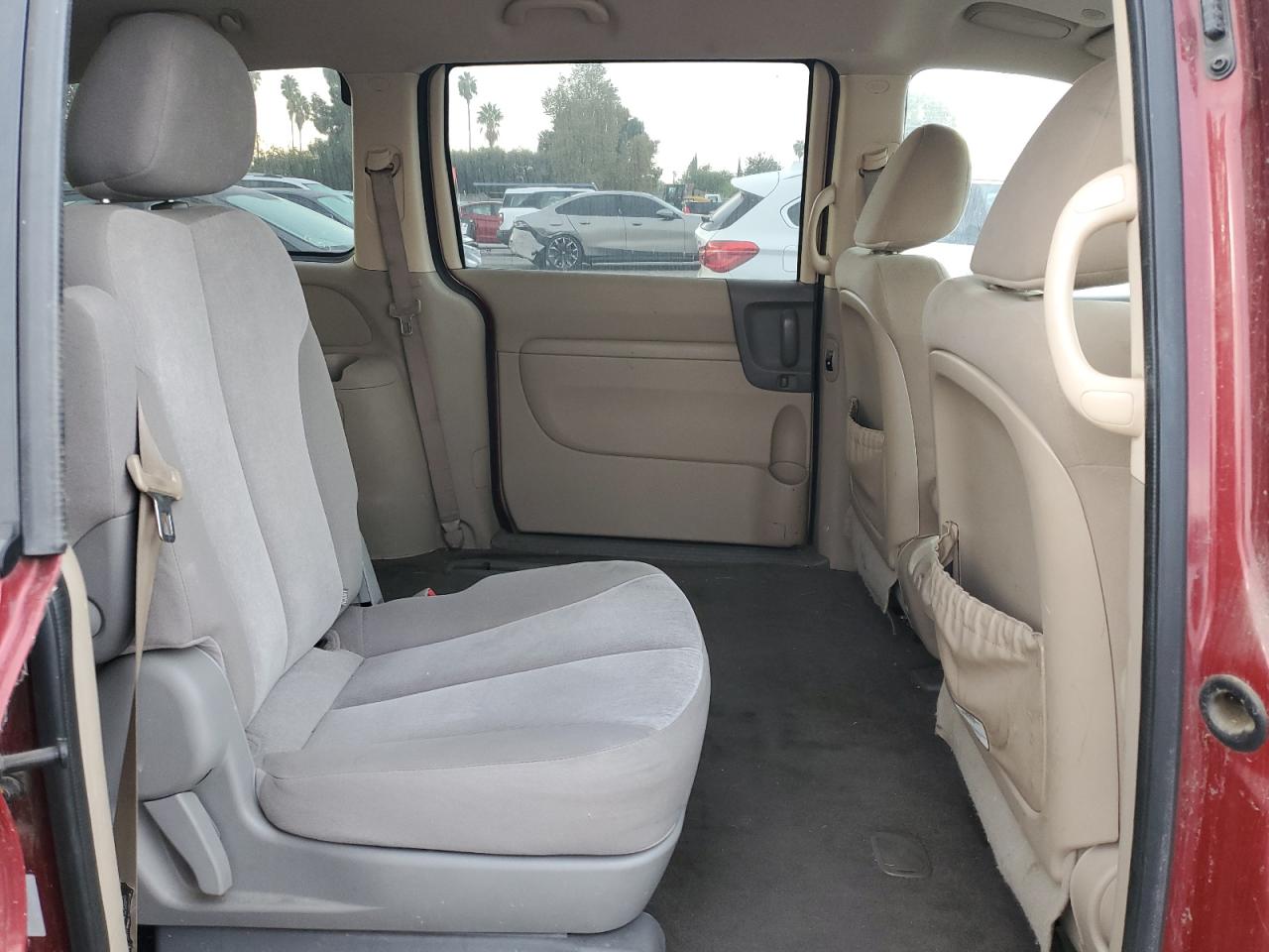 2011 Kia Sedona Lx VIN: KNDMG4C72B6363915 Lot: 92498385