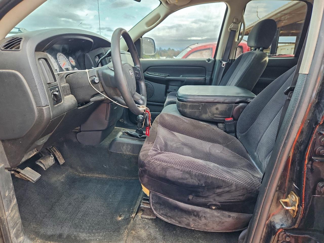 2005 Dodge Ram 1500 St VIN: 1D7HU18D45S211563 Lot: 92743705