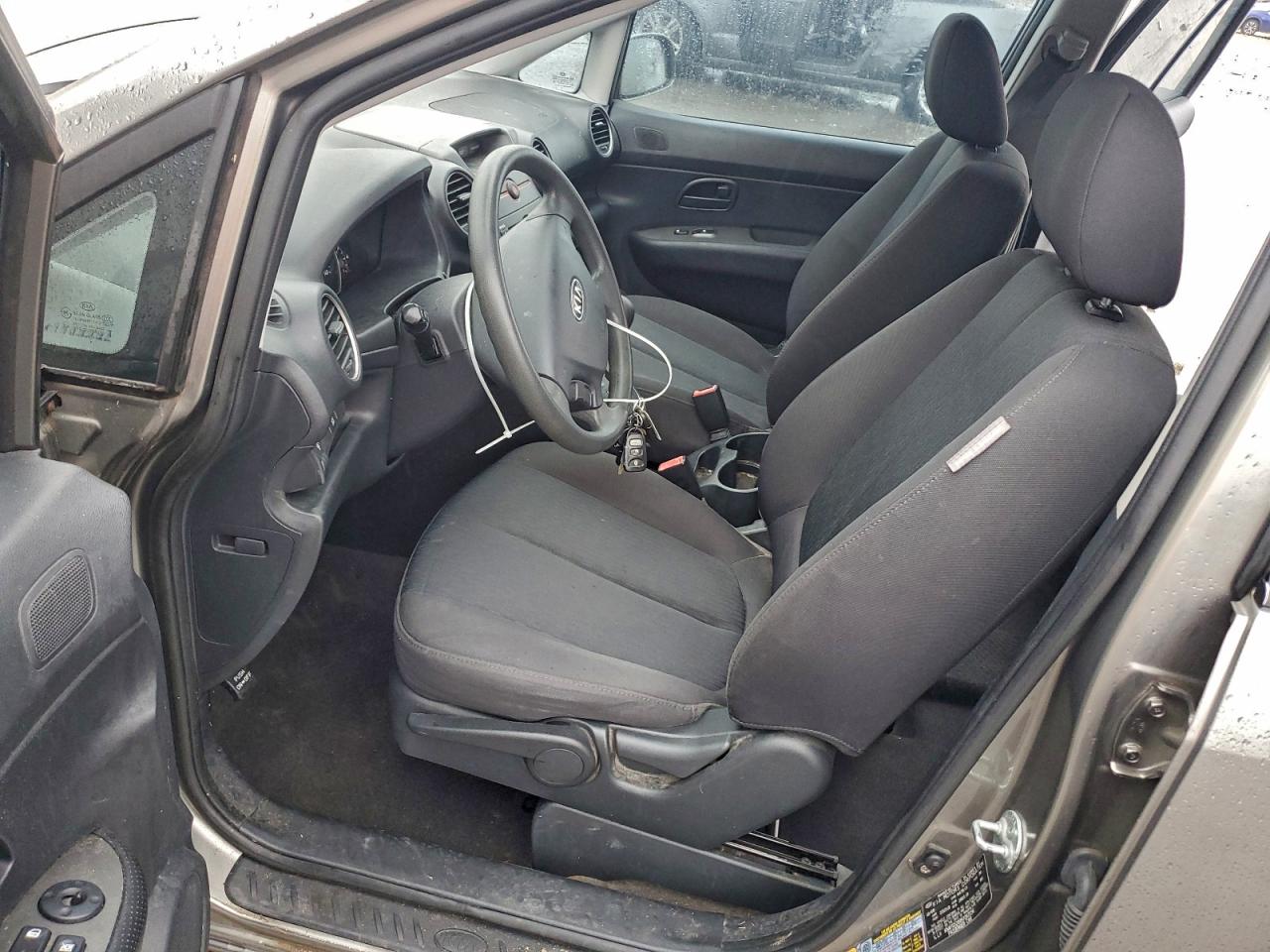 2009 Kia Rondo Base VIN: KNAFG528997267256 Lot: 93733475