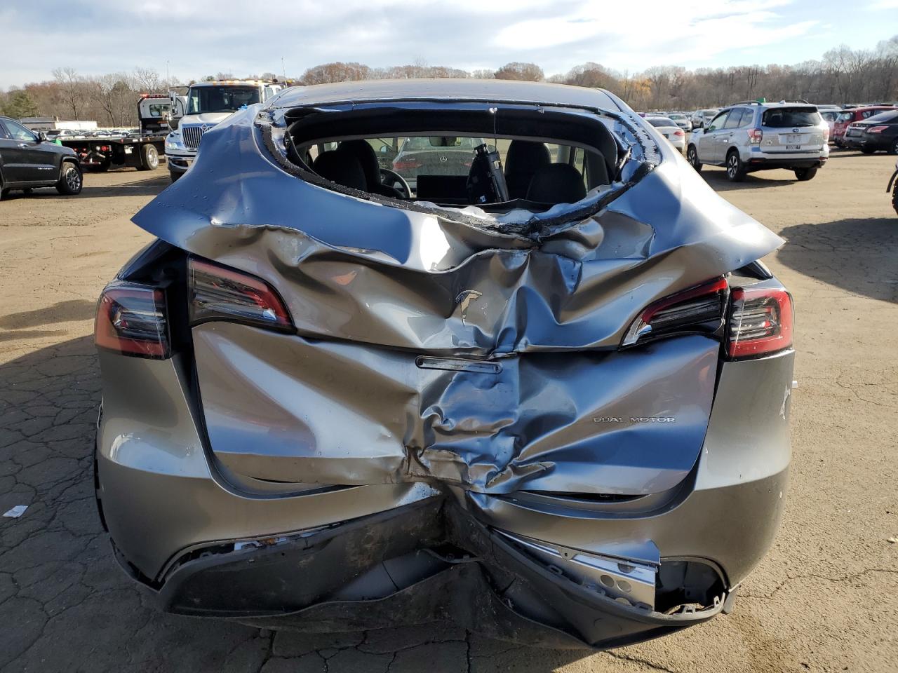 2024 Tesla Model Y VIN: 7SAYGDEE3RA284782 Lot: 93117255