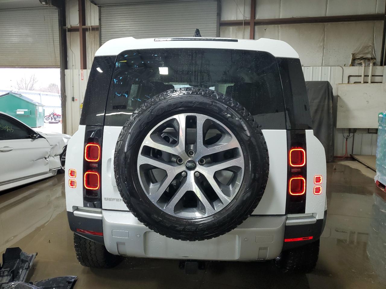 2024 Land Rover Defender 110 S VIN: SALEJ7EX1R2283617 Lot: 94356705