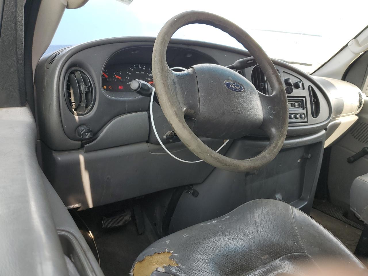 2004 Ford E250 Delivery Van VIN: 1FTNE24W84HA63761 Lot: 91498145