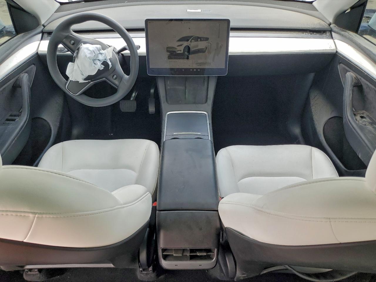 2024 Tesla Model Y VIN: 7SAYGAEE9RF211613 Lot: 93972545