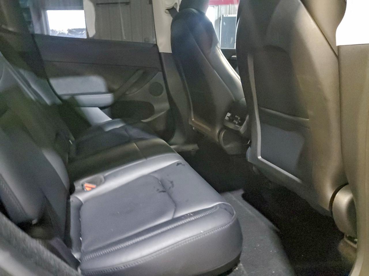 2024 Tesla Model Y VIN: 7SAYGDEE7RF160212 Lot: 93881275