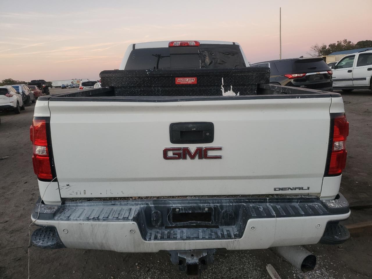 2018 GMC Sierra K2500 Denali VIN: 1GT12UEY2JF254134 Lot: 90988375