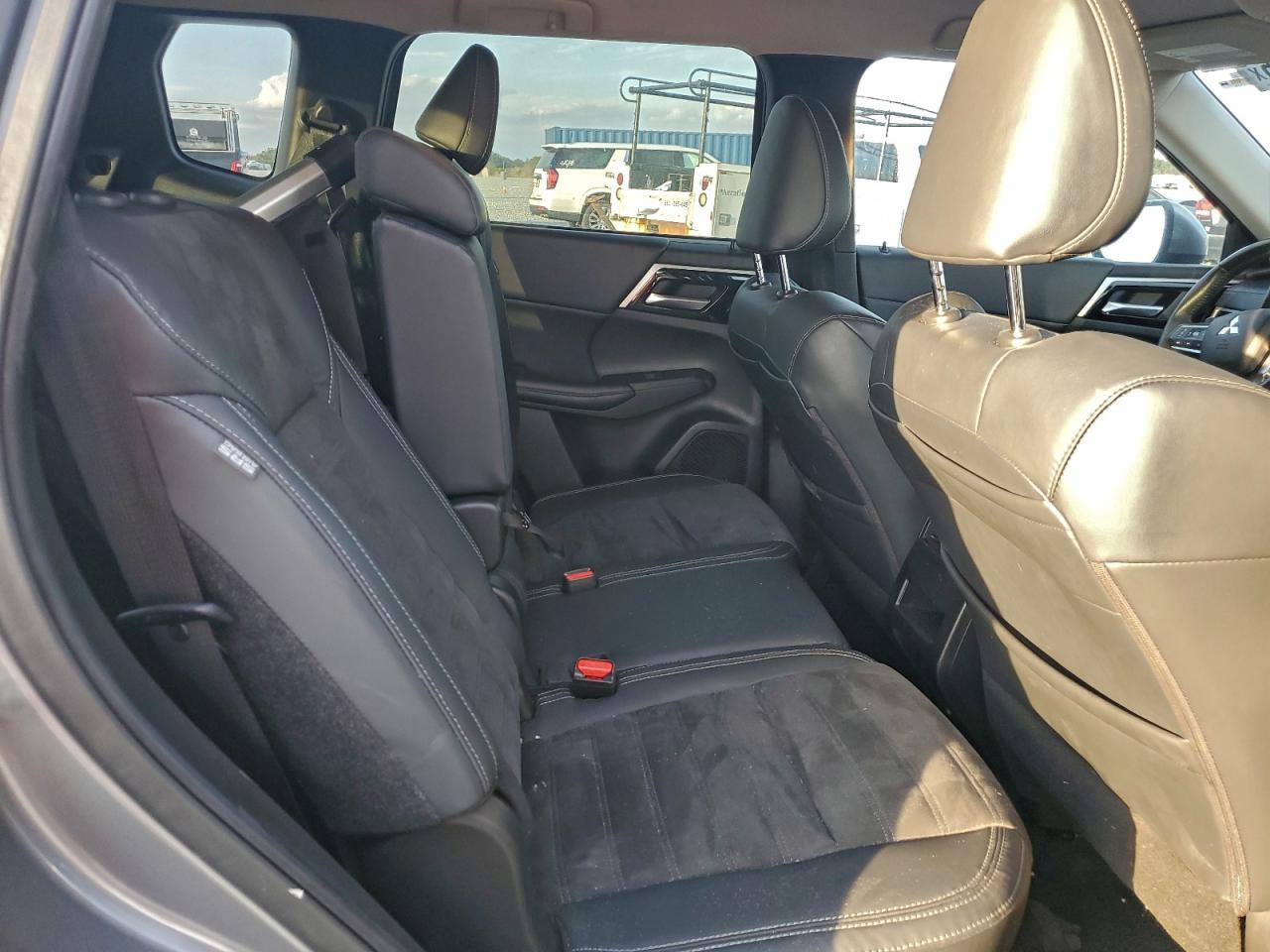 2023 Mitsubishi Outlander Se VIN: JA4J3UA87PZ055696 Lot: 94696405