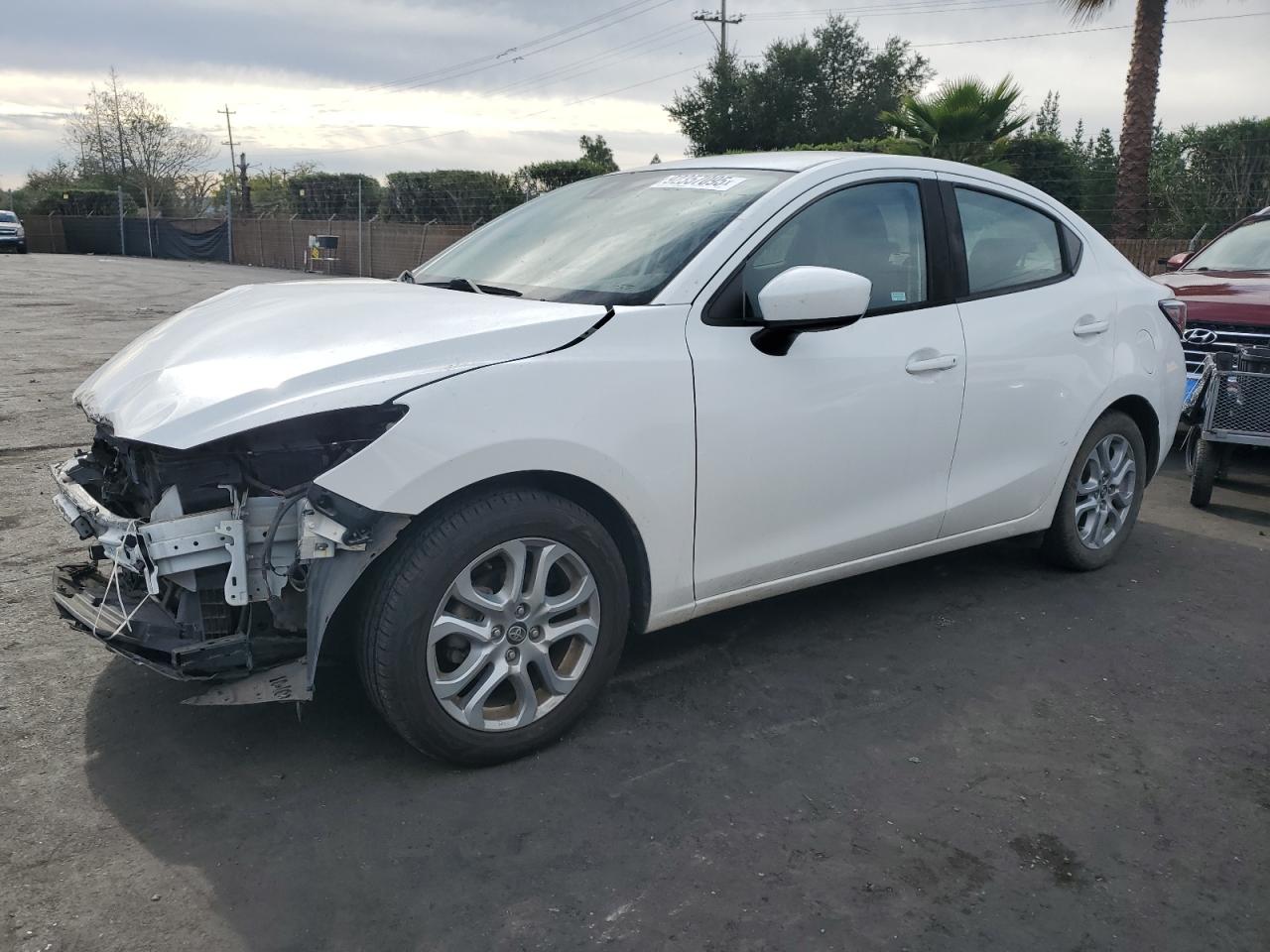 TOYOTA YARIS 2017. Lot# 92357095. VIN 3MYDLBYV0HY168096. Photo 1