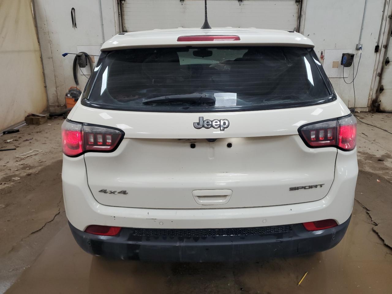 2018 Jeep Compass Sport VIN: 3C4NJDAB2JT374737 Lot: 93079115