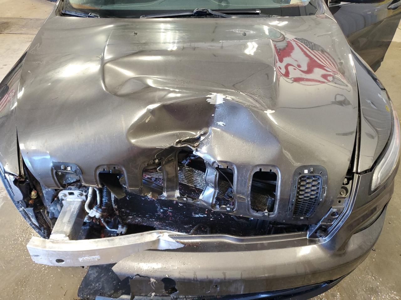 2015 Jeep Cherokee Latitude VIN: 1C4PJMCS8FW635845 Lot: 92516405