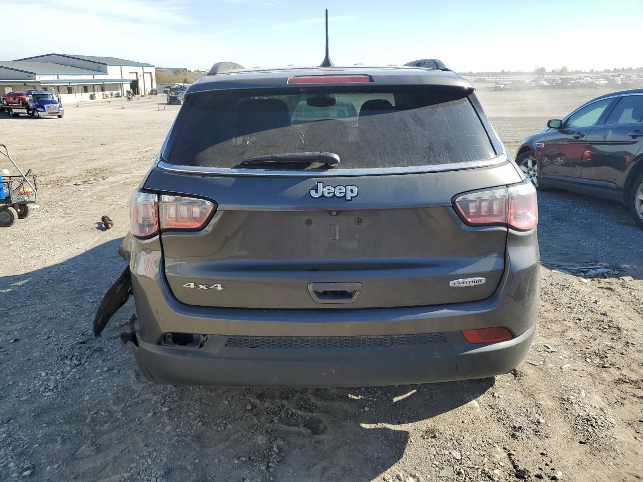 2018 Jeep Compass Latitude VIN: 3C4NJDBB9JT100692 Lot: 90834685