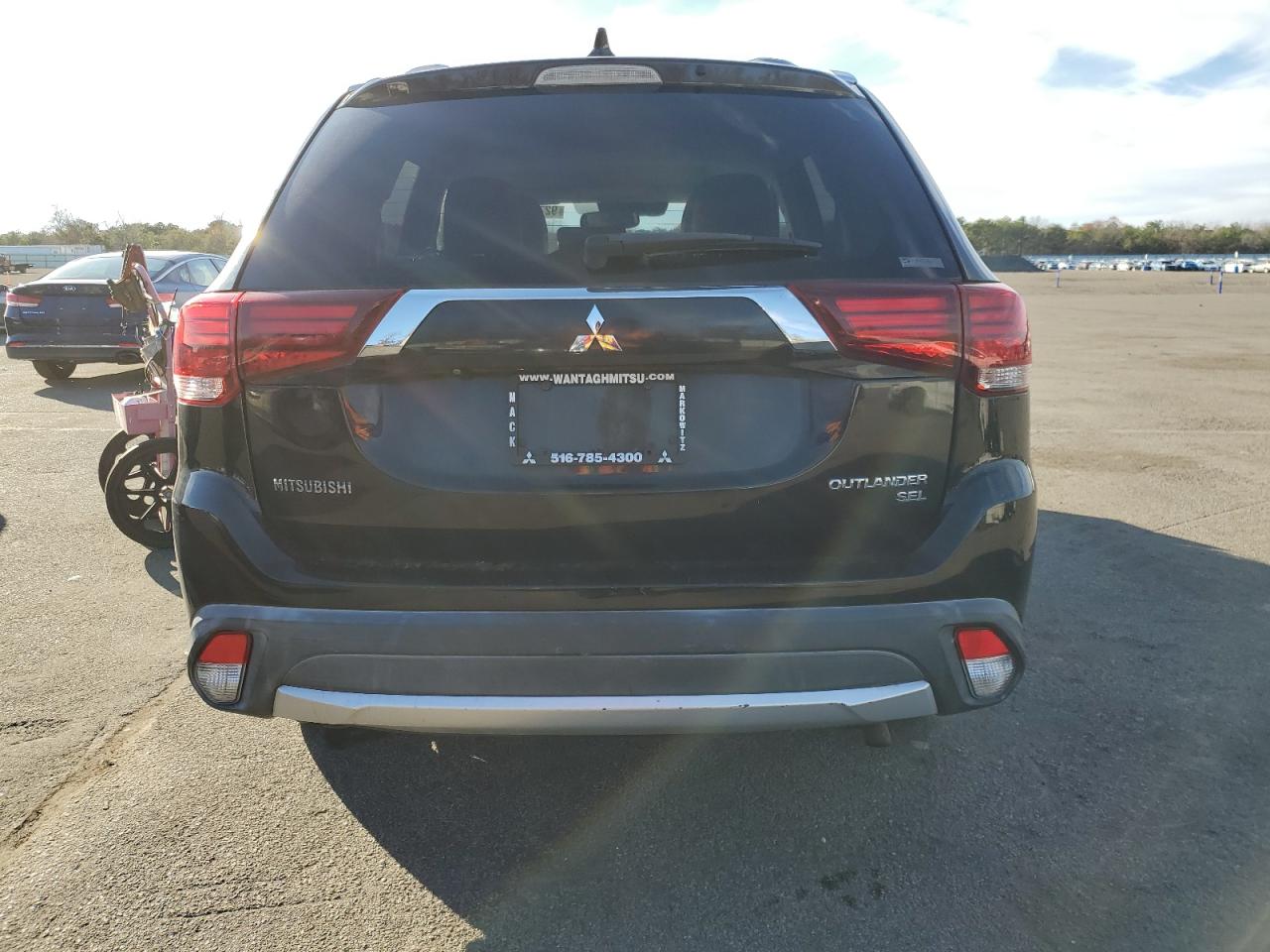 2018 Mitsubishi Outlander Se VIN: JA4AZ3A33JZ020383 Lot: 92745145