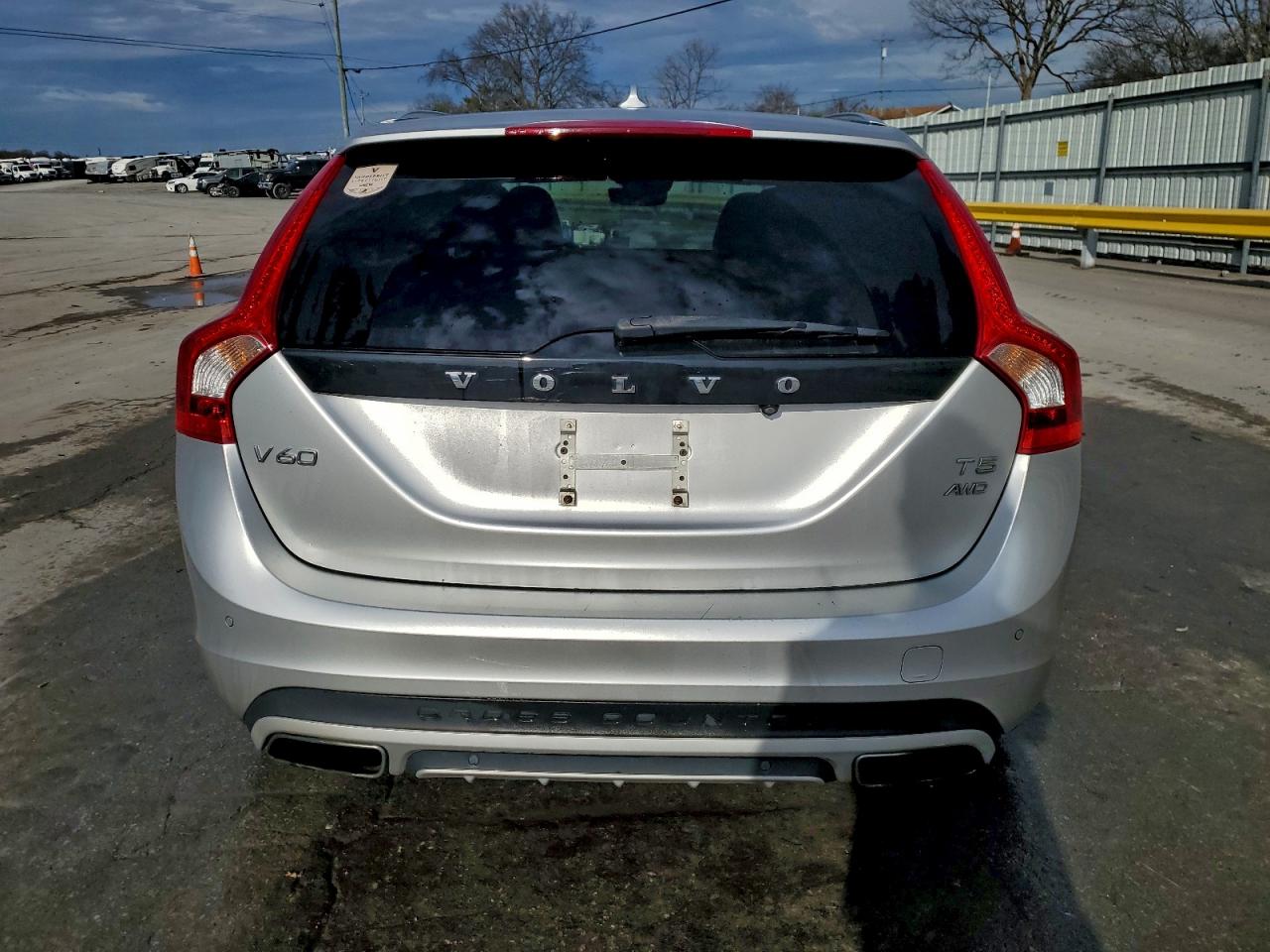 2017 Volvo V60 Cross Country Premier VIN: YV440MWKXH1035424 Lot: 94342985