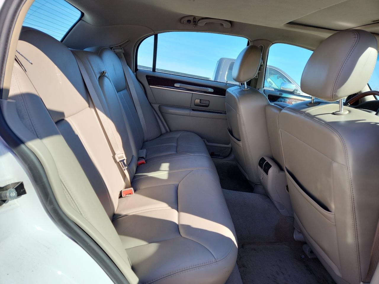 2007 Lincoln Town Car Signature Limited VIN: 1LNHM82V07Y627061 Lot: 91596865