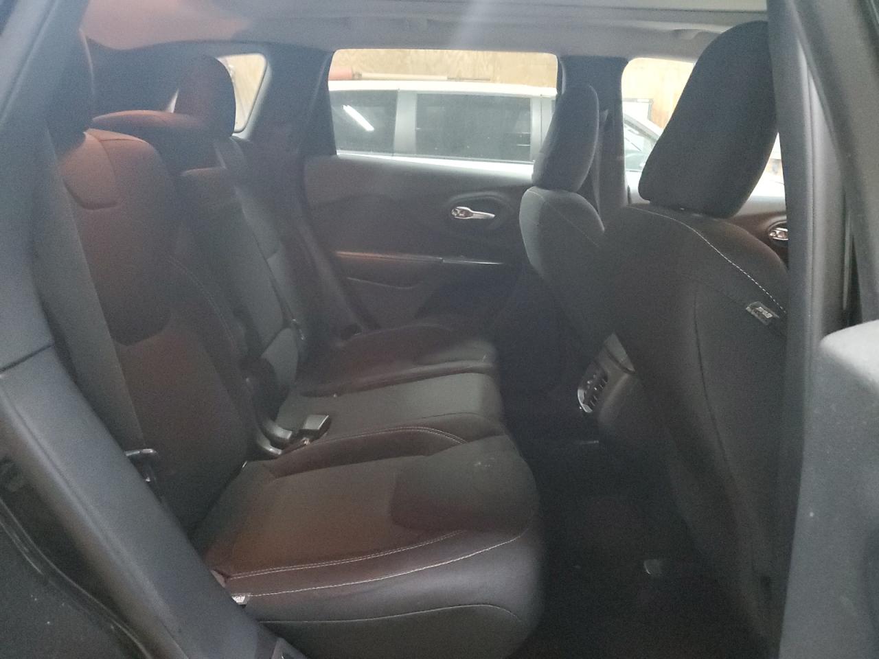 2015 Jeep Cherokee Latitude VIN: 1C4PJMCS7FW501800 Lot: 90997325