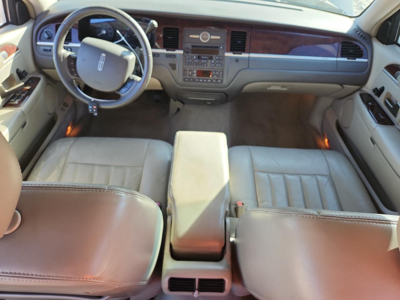 2007 Lincoln Town Car Signature VIN: 1LNHM81VX7Y631300 Lot: 93382335