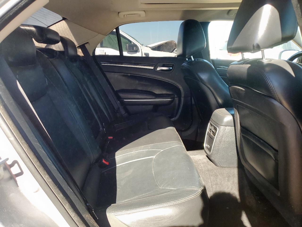 2015 Chrysler 300 Limited VIN: 2C3CCAAG3FH930246 Lot: 92796055