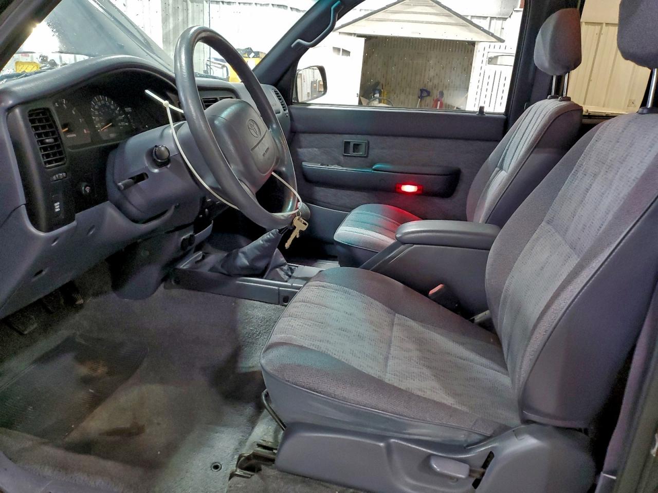 1998 Toyota Tacoma Xtracab VIN: 4TAWM72N2WZ172014 Lot: 94720825