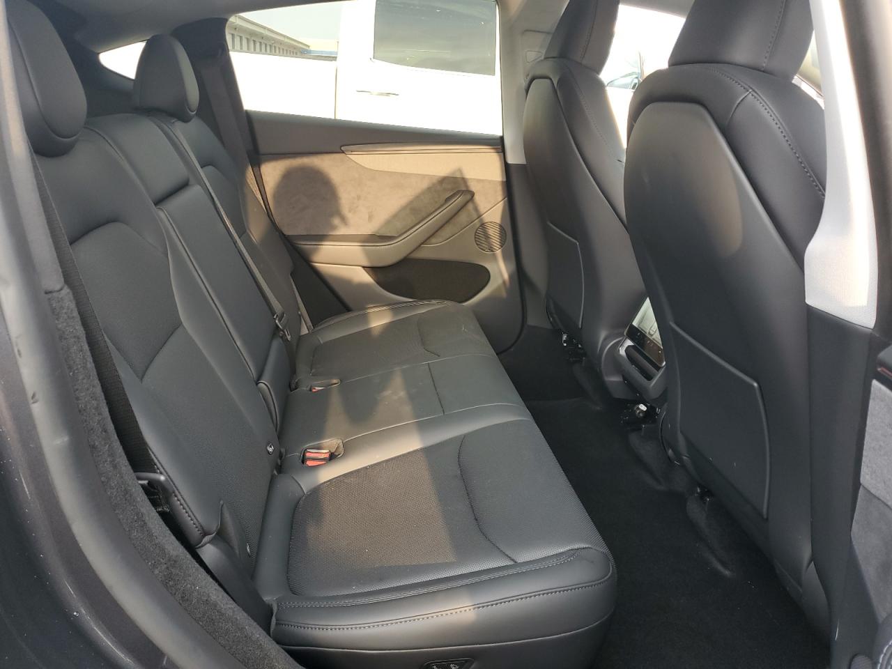 2026 Tesla Model Y VIN: 7SAYGDED1TA484008 Lot: 91659095