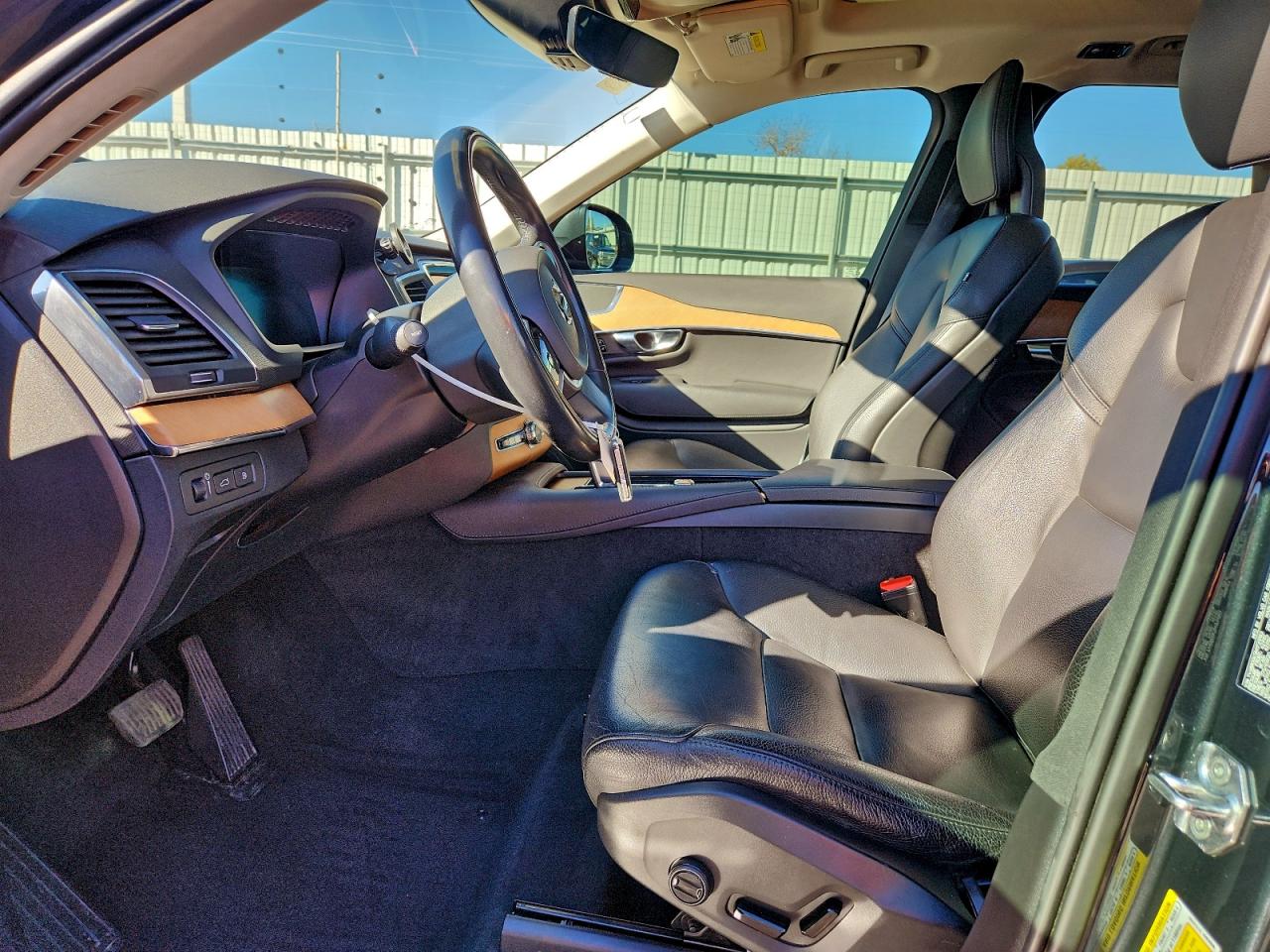 2021 Volvo Xc90 T8 Recharge Momentum VIN: YV4BR00K5M1731763 Lot: 93820775