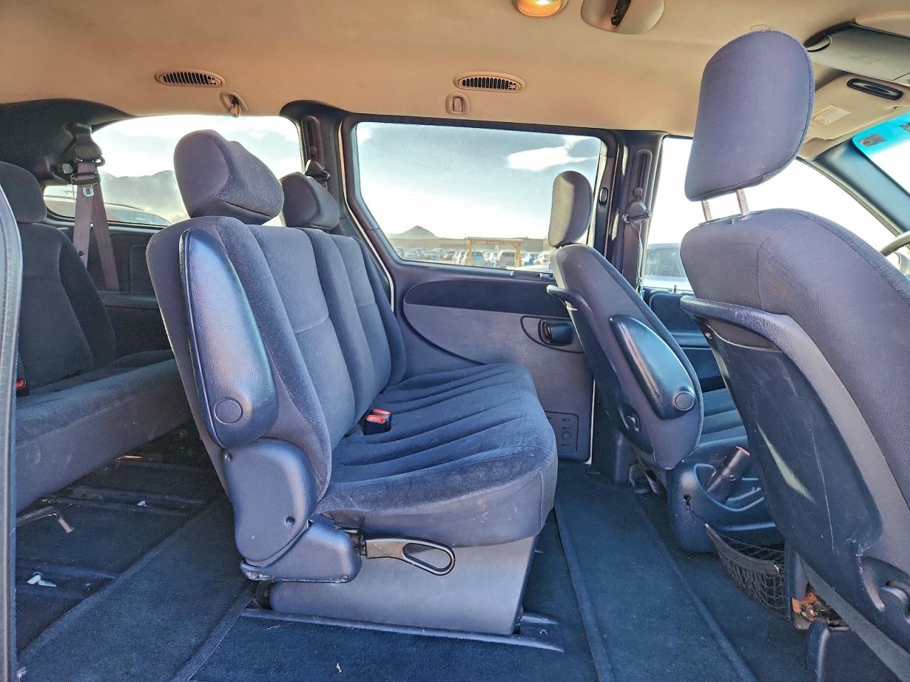 2001 Dodge Grand Caravan Sport VIN: 2B4GP44321R361174 Lot: 93970455