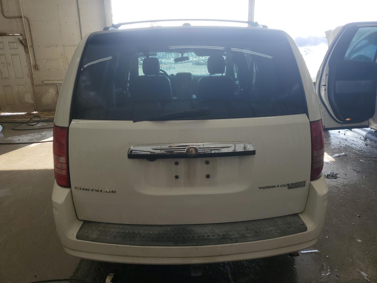 2010 Chrysler Town & Country Touring VIN: 2A4RR5D14AR142933 Lot: 92393195