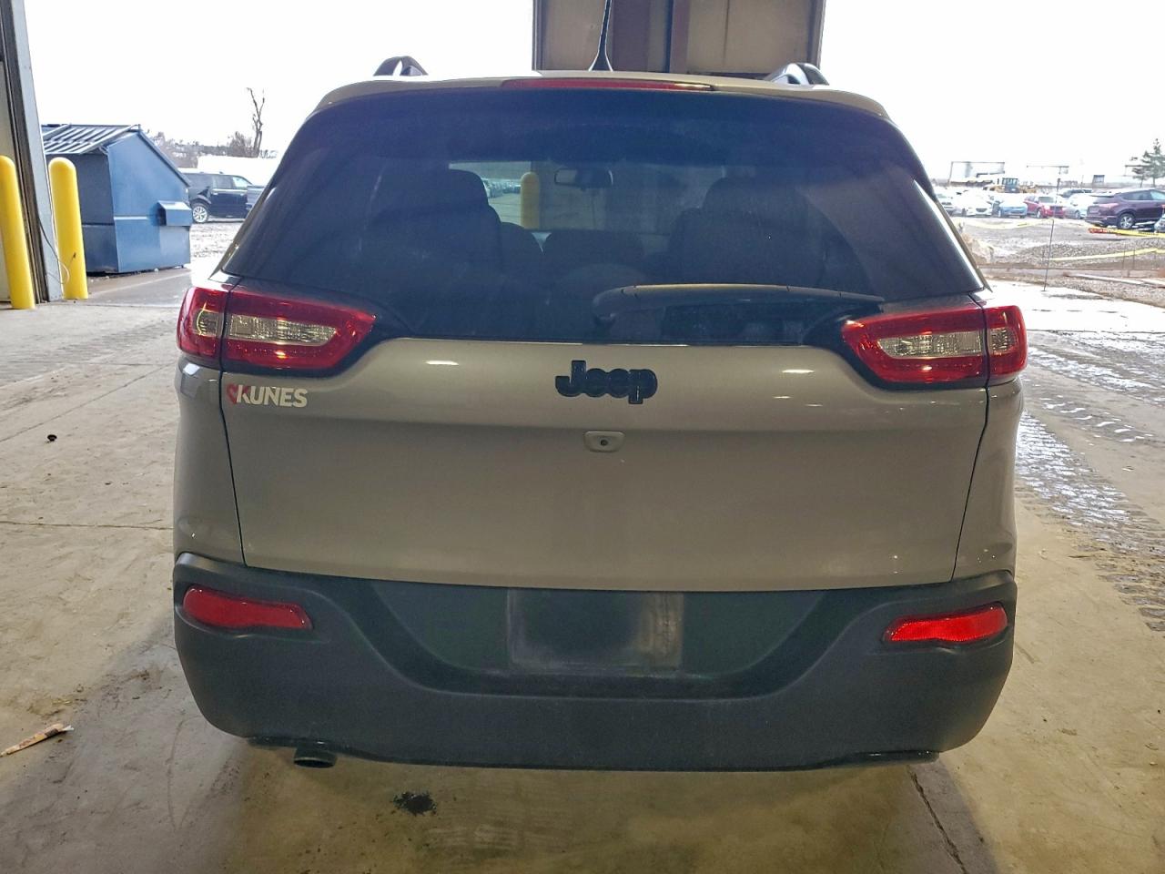 2018 Jeep Cherokee Latitude VIN: 1C4PJLCB2JD511522 Lot: 93186065