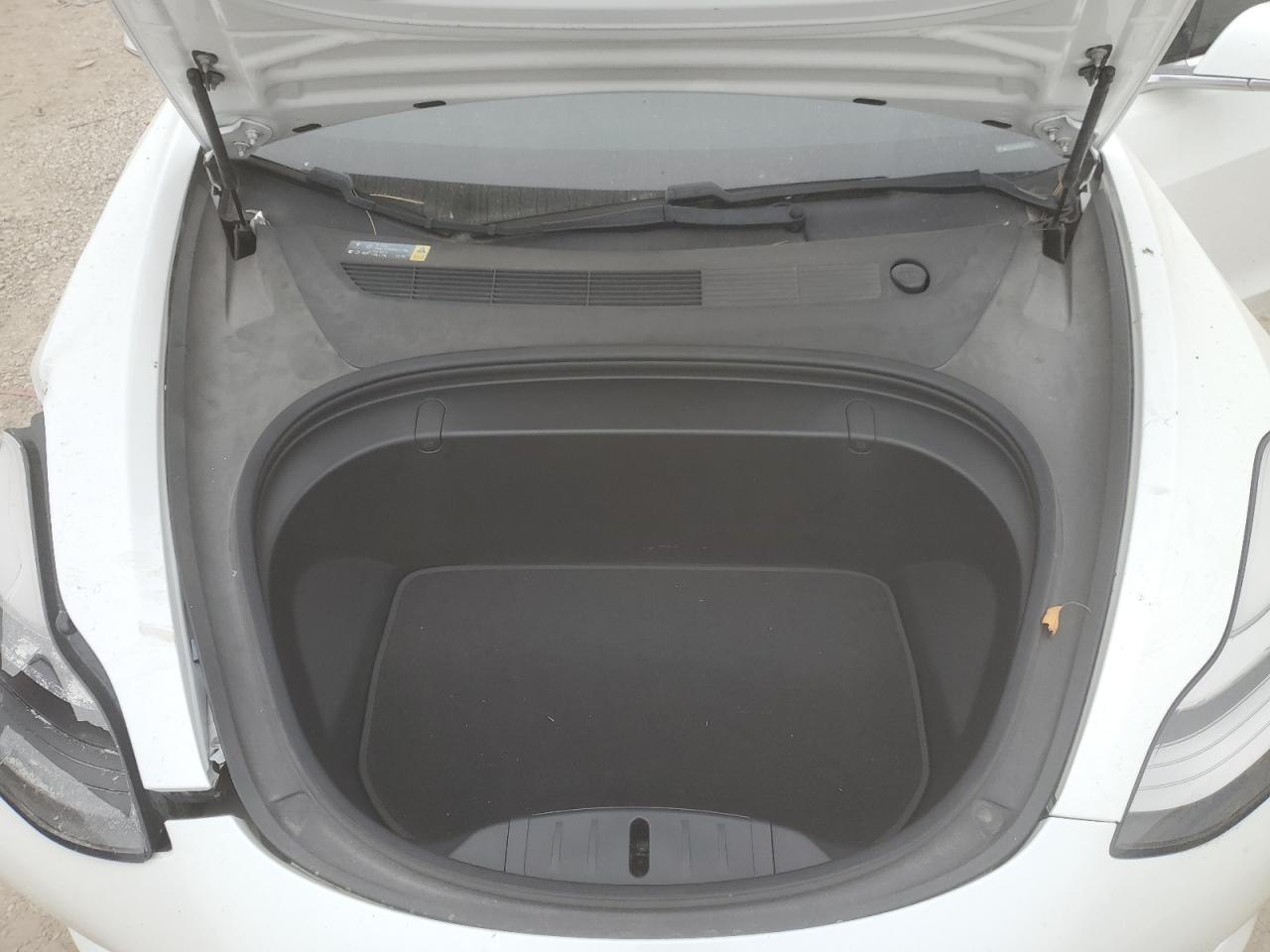 2018 Tesla Model 3 VIN: 5YJ3E1EB9JF055774 Lot: 92738655