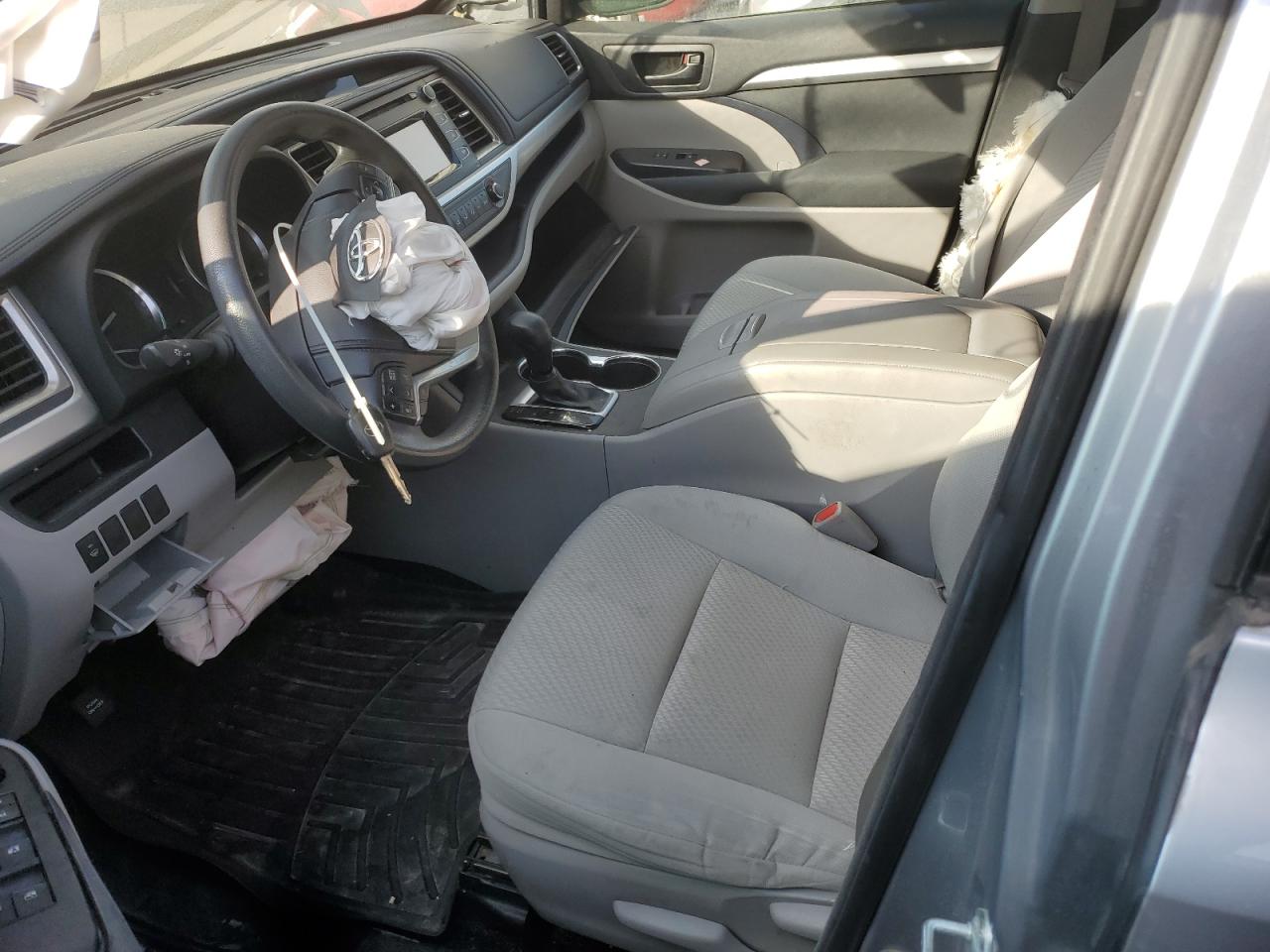 2015 Toyota Highlander Le VIN: 5TDBKRFH1FS117502 Lot: 90401155