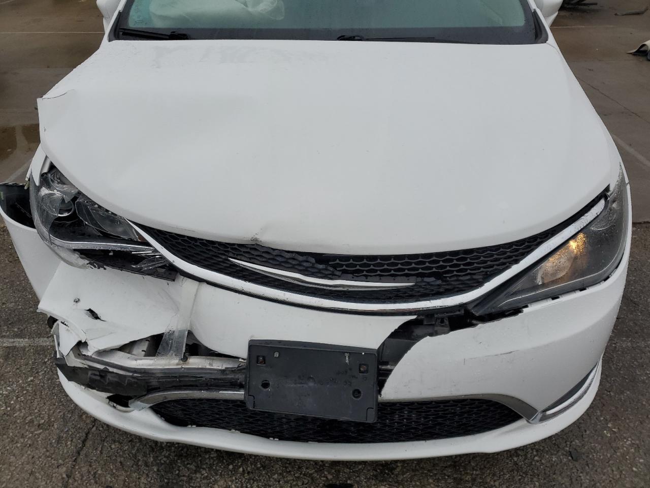 2017 Chrysler Pacifica Touring L VIN: 2C4RC1BG6HR702727 Lot: 92907825