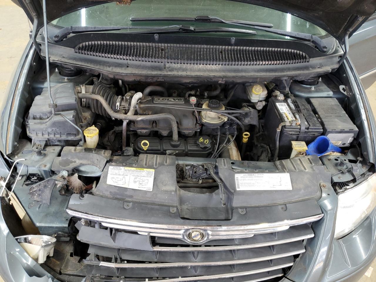 2005 Chrysler Town & Country Touring VIN: 2C4GP54L65R538422 Lot: 92318145