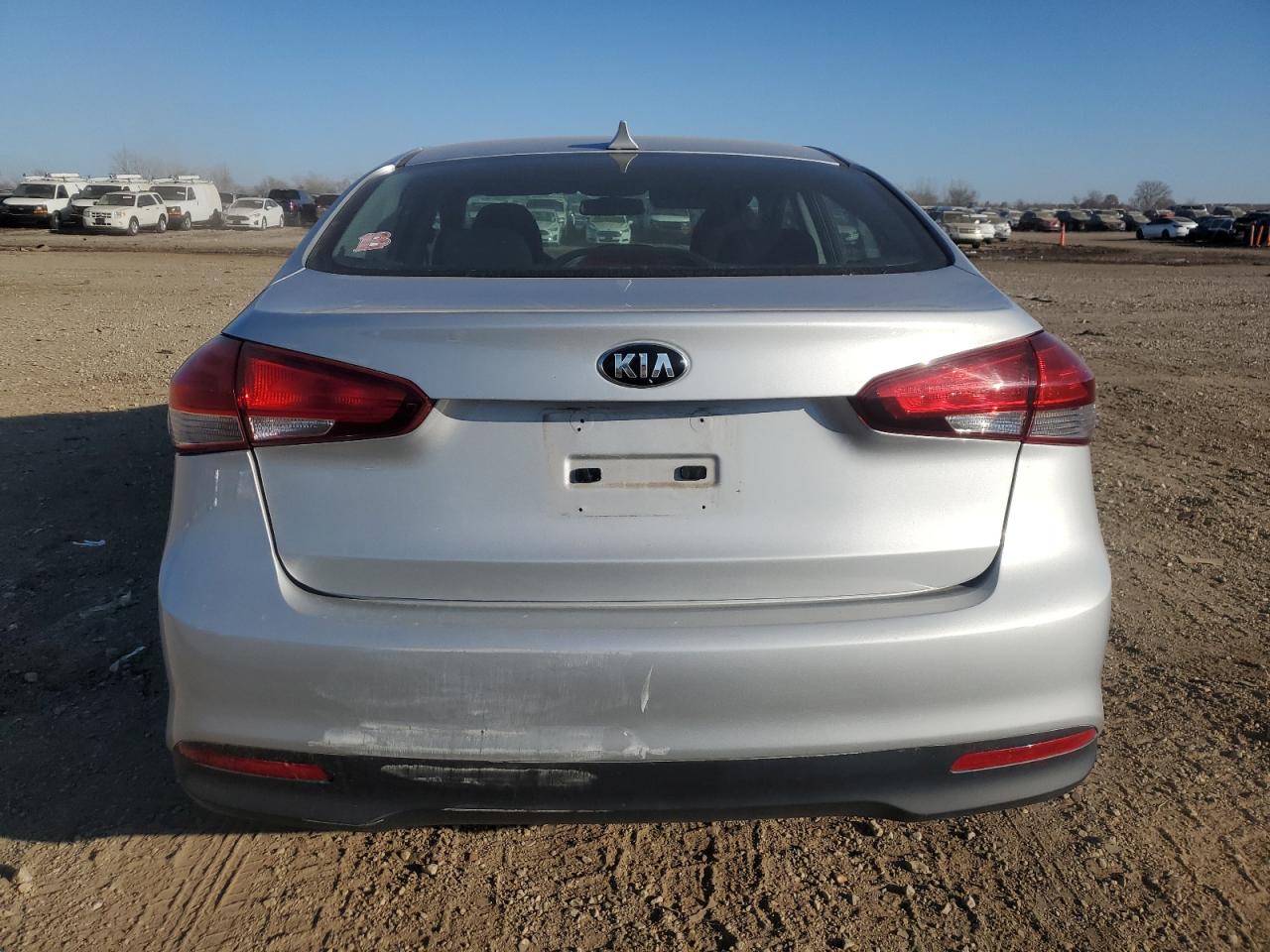 2018 Kia Forte Lx VIN: 3KPFK4A71JE218626 Lot: 92942795