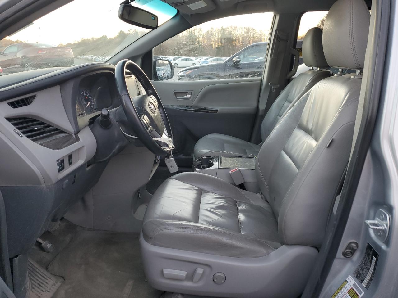 2015 Toyota Sienna Xle VIN: 5TDYK3DC0FS663674 Lot: 93526775