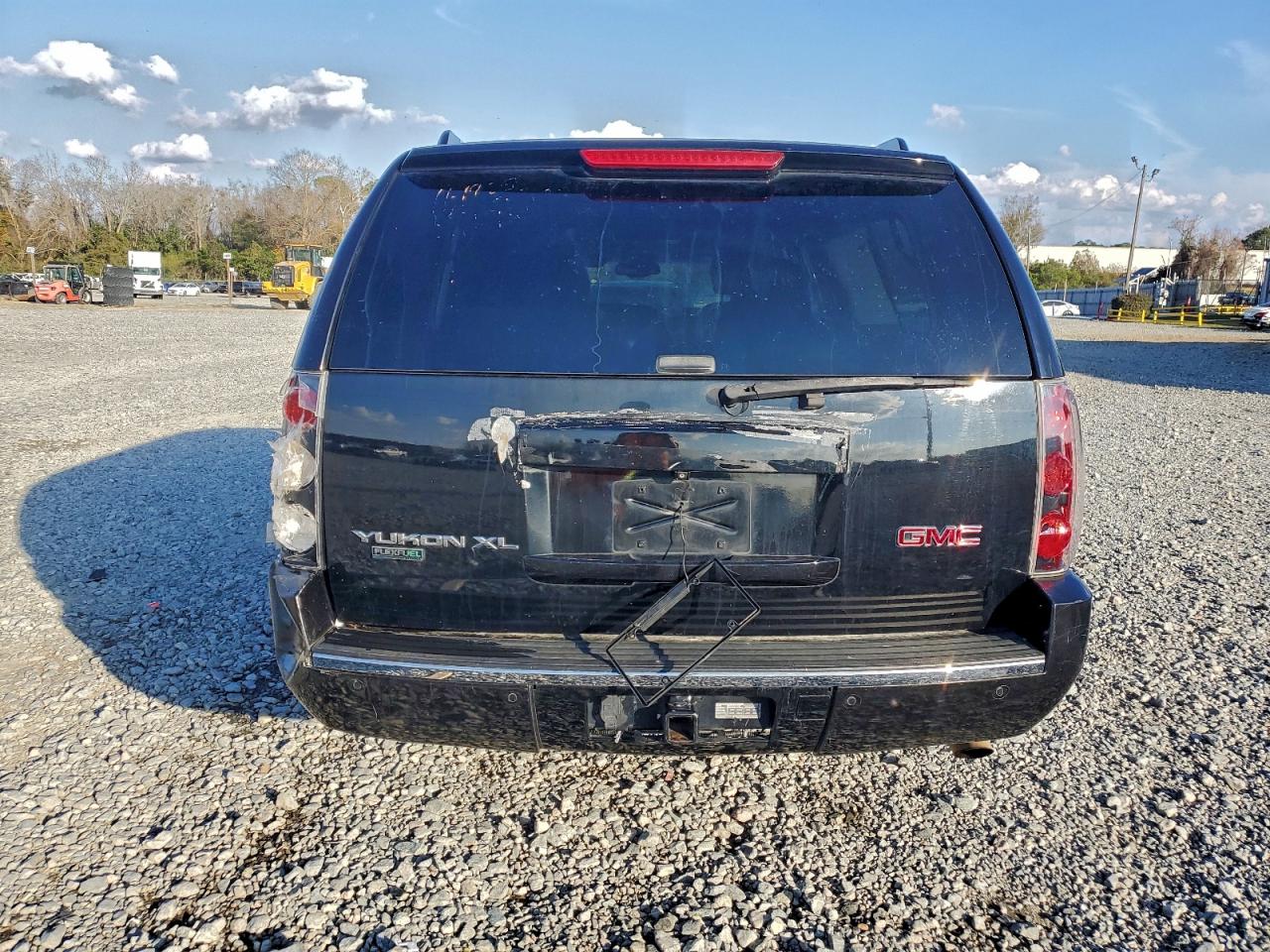 2011 GMC Yukon Xl Denali VIN: 1GKS2MEF5BR231714 Lot: 94175735