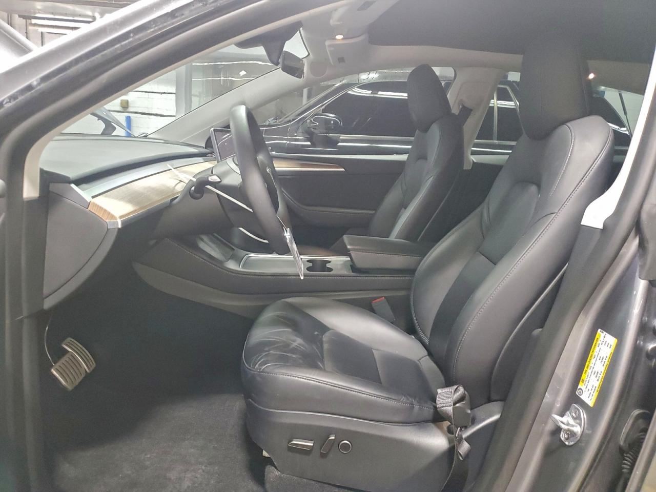 2024 Tesla Model Y VIN: 7SAYGDEF2RA323984 Lot: 93540135